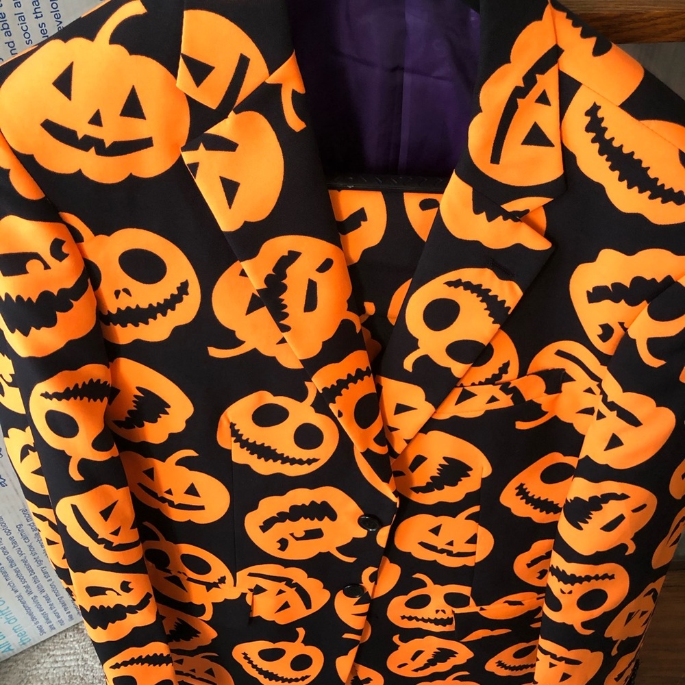 Halloween suit worn once
